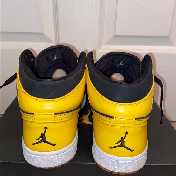 Jordan 1 mids New love (price negotiable) - Picture 3 of 7